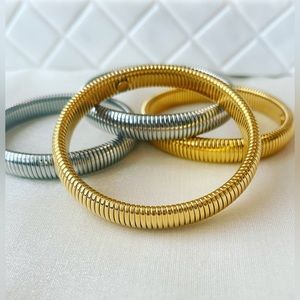New chunky rhodium plated, stainless steel bracelet. Silver color.